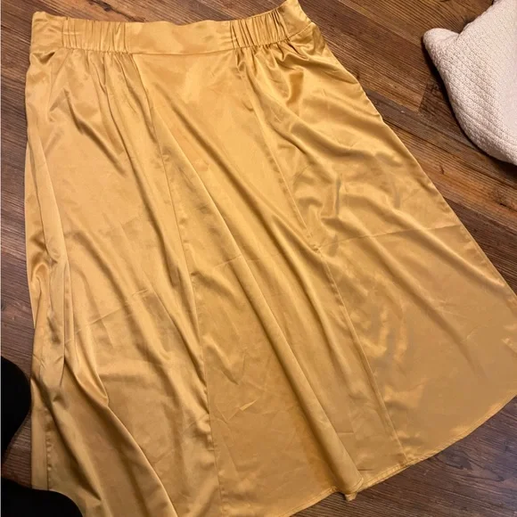 Golden Yellow satin tea length torrid skirt - Picture 5 of 8